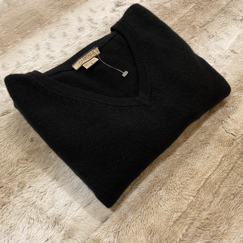 NWOT💝AMICALE Cashmere V-Neck Sweater Size S - Picture 9 of 13